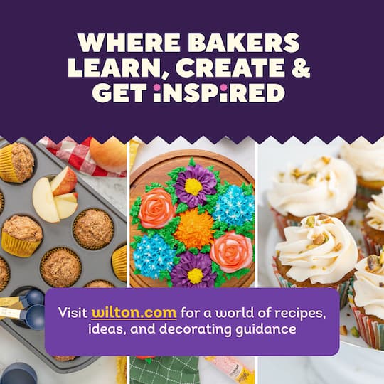Wilton® Gold Non-Stick Bakeware Medium Baking Sheet